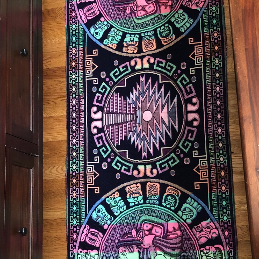 Table Runner - Picture 3 of 4